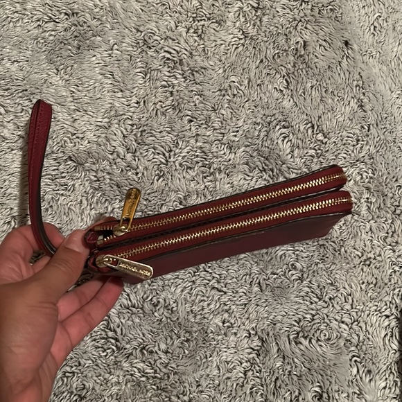 Michael Kors wristlet - Picture 2 of 2